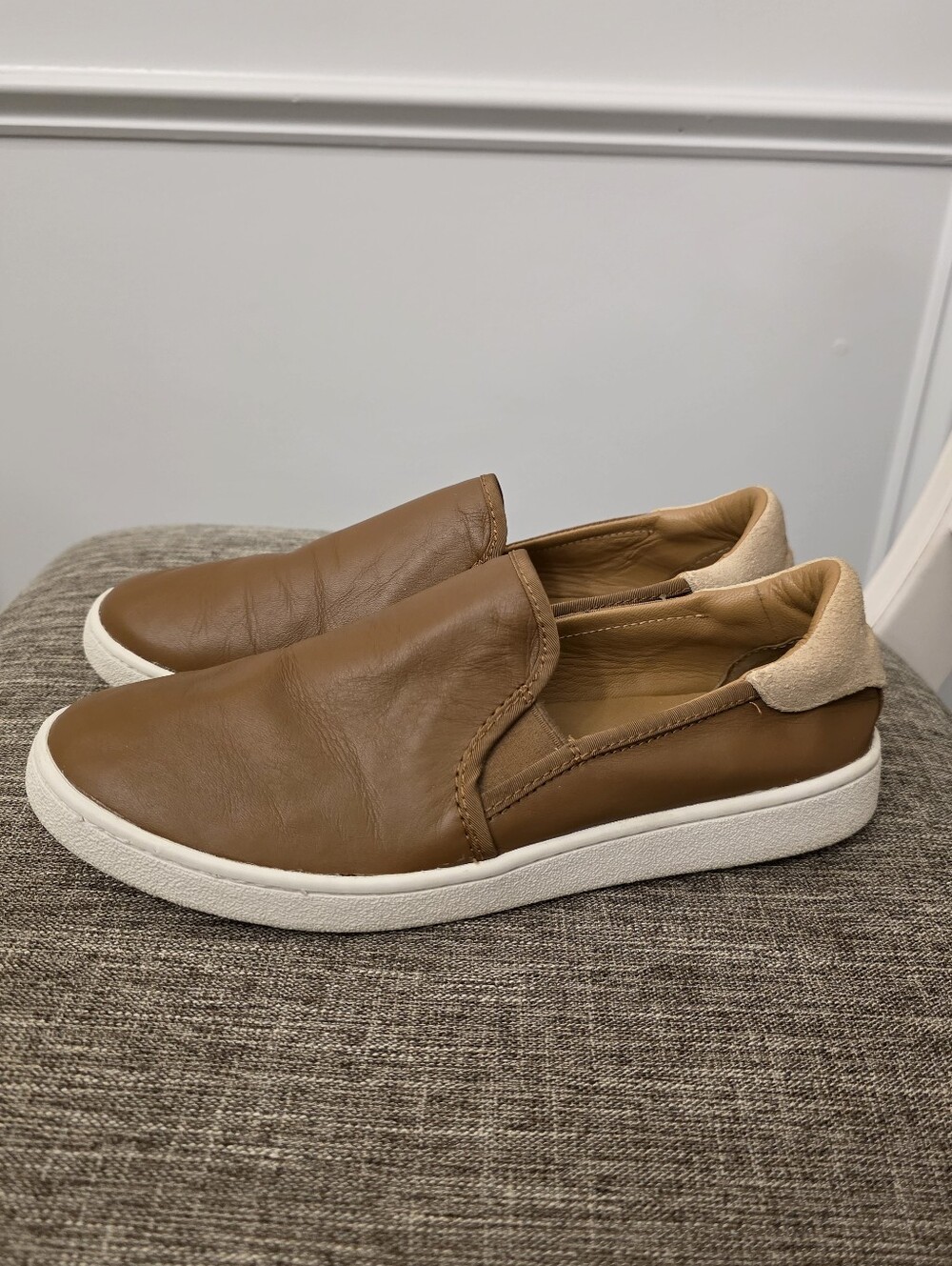 UGG Chestnut Brown Cas Sneaker Size 9.5